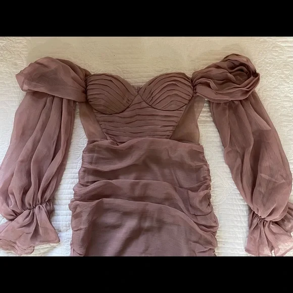 Miss Circle Sirene Blush Silk pleated off shoulder balloon sleeve dress. - Picture 3 of 5